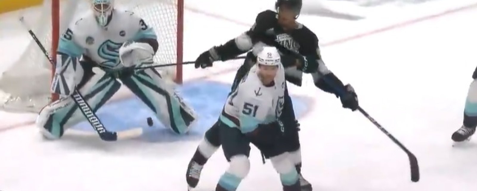 Quinton Byfield marque le but de l'année dans la LNH!