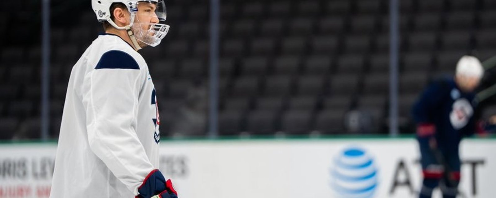 Même s'il doit manger avec une paille, James van Riemsdyk refuse de rater un match