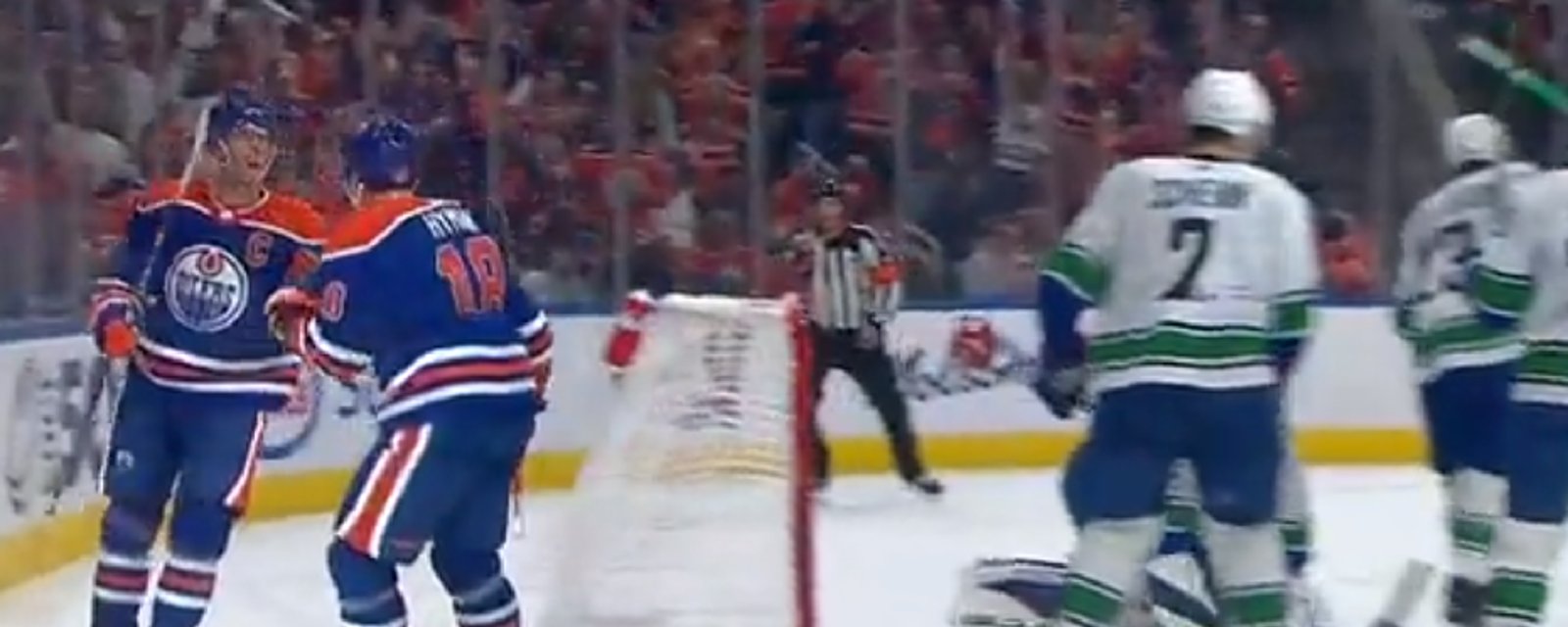 VIDEO | Connor McDavid marque sur un tic-tac-toe inarrêtable 
