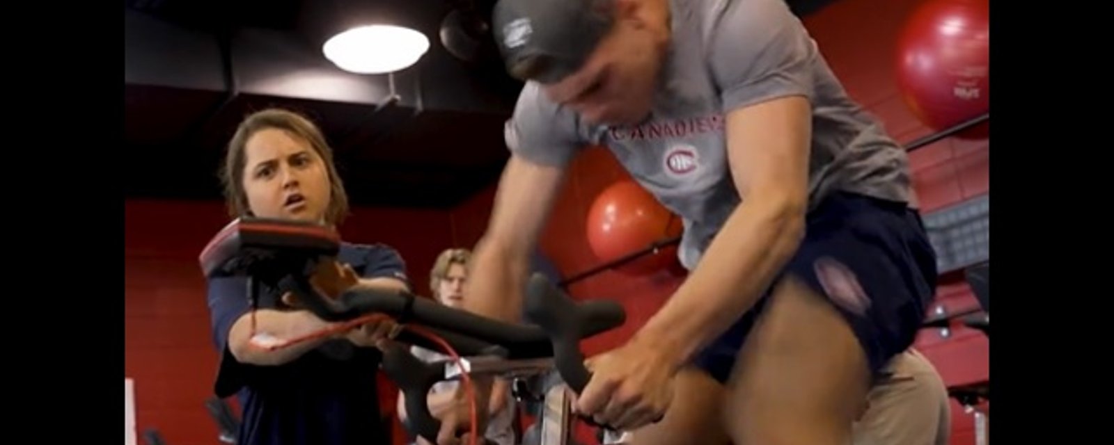 Juraj Slafkovsky a brisé le vélo stationnaire lors des tests physiques!