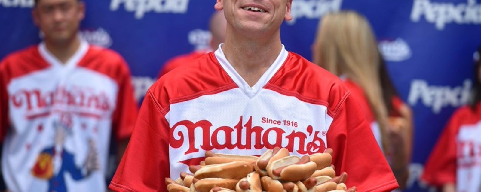 Joey Chestnut pulvérise une fois de plus la compétition!