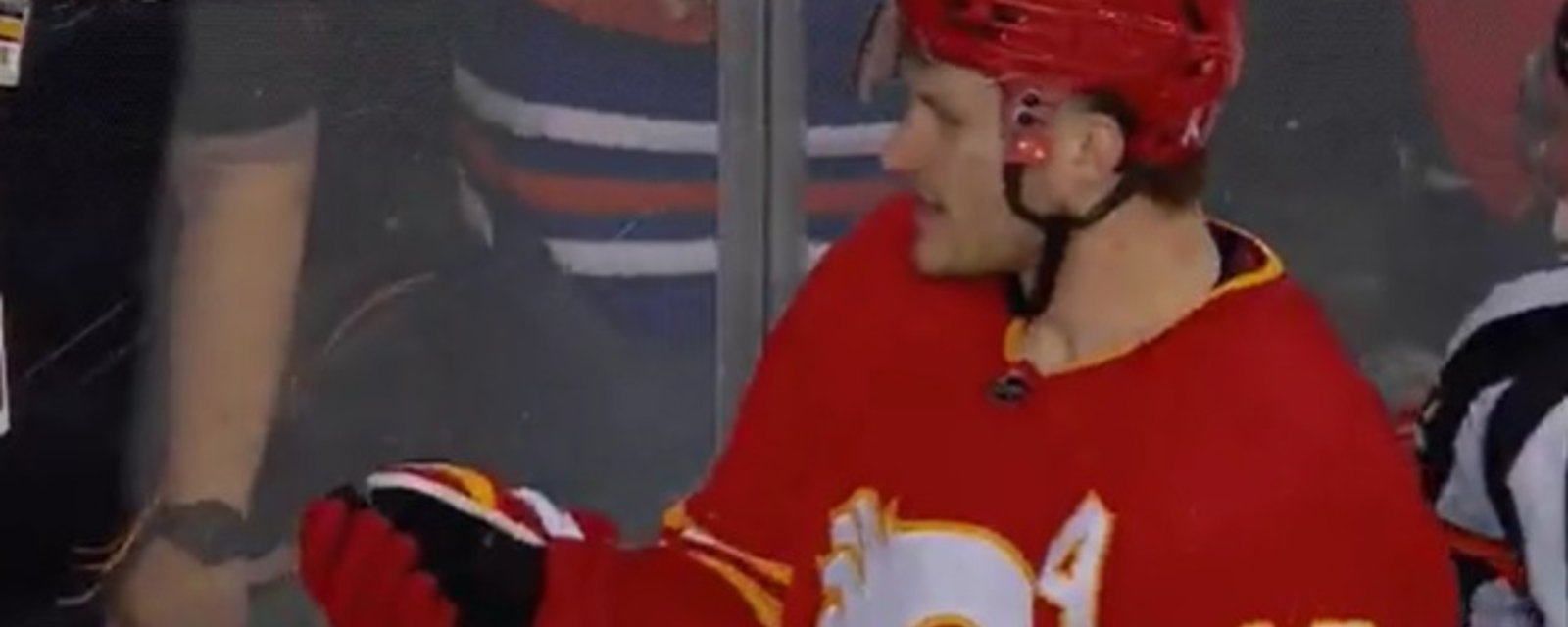 Matthew Tkachuk a nargué Evander Kane en plein match à propos de sa faillite!