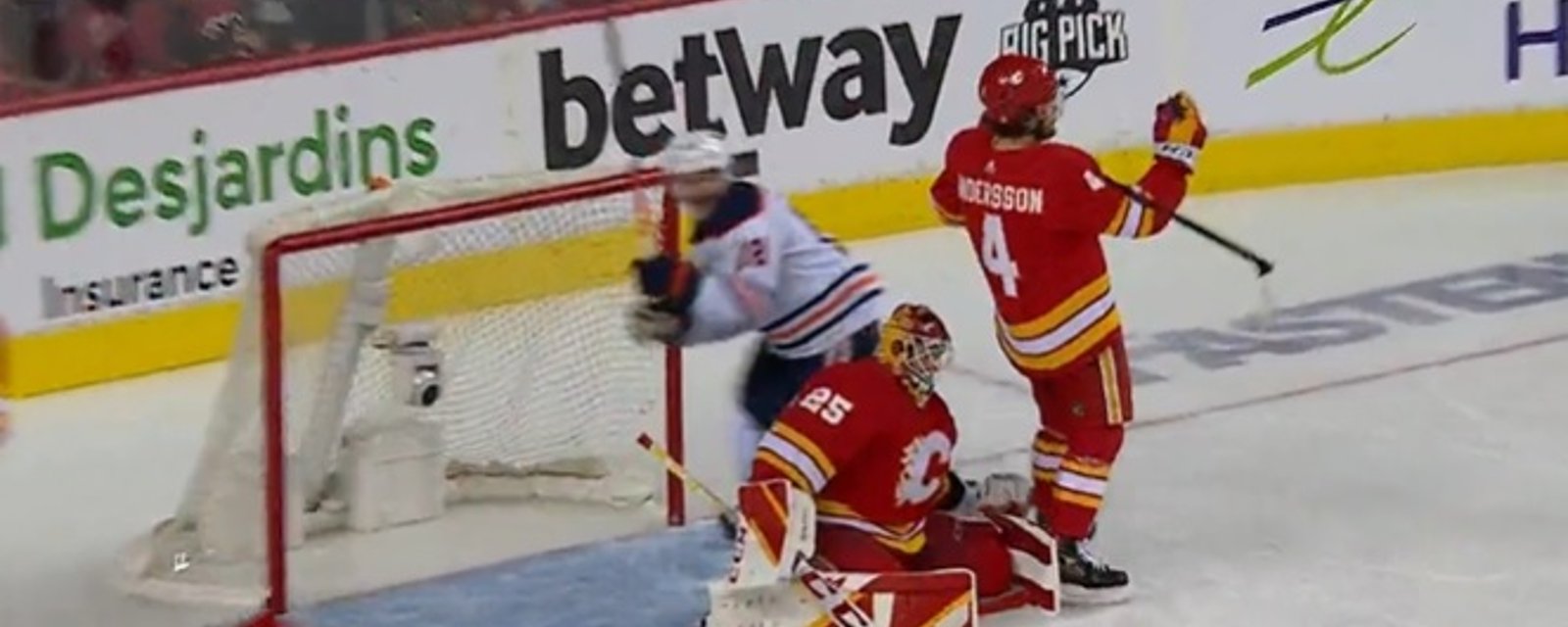 Johnny Gaudreau est pris en flagrant délit d'abandonner sur le but gagnant des Oilers!