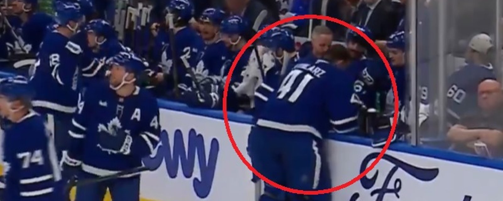 Anthony Stolarz est transporté d'urgence à l'hôpital après un coup vicieux de Sam Bennett