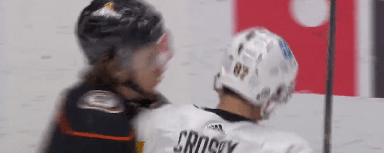 Sidney Crosby s'en prend à Trevor Zegras après un geste immature