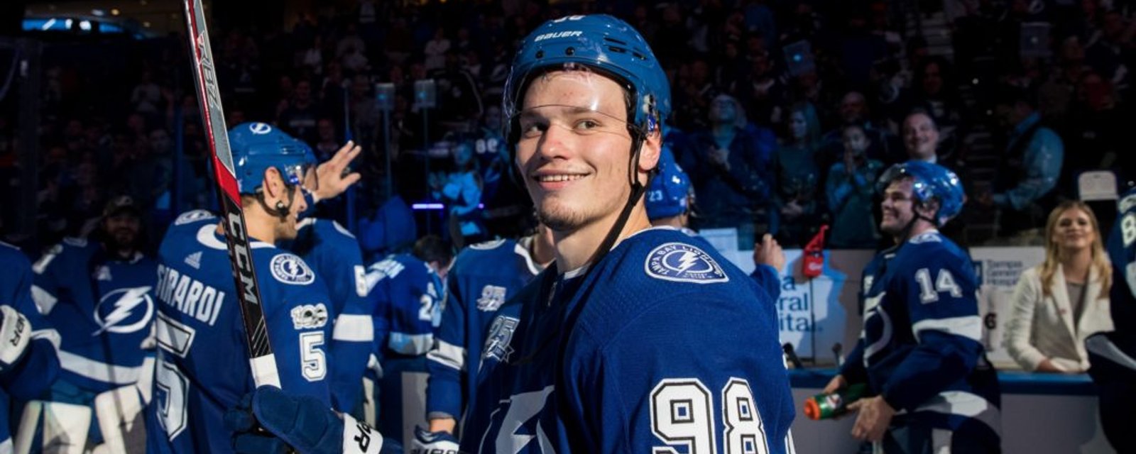 Mikhail Sergachev avoue qu'il met encore de l'argent en jeu pour ses matchs face au Canadien