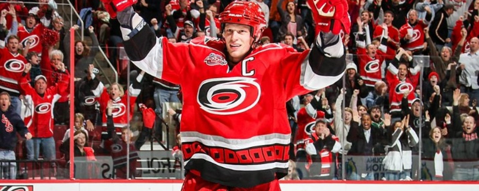 Eric Staal signe un contrat d'un jour avec les Hurricanes