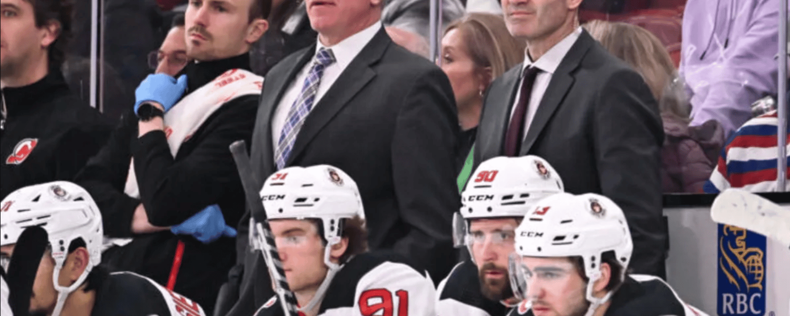 Les Devils font le ménage derrière le banc