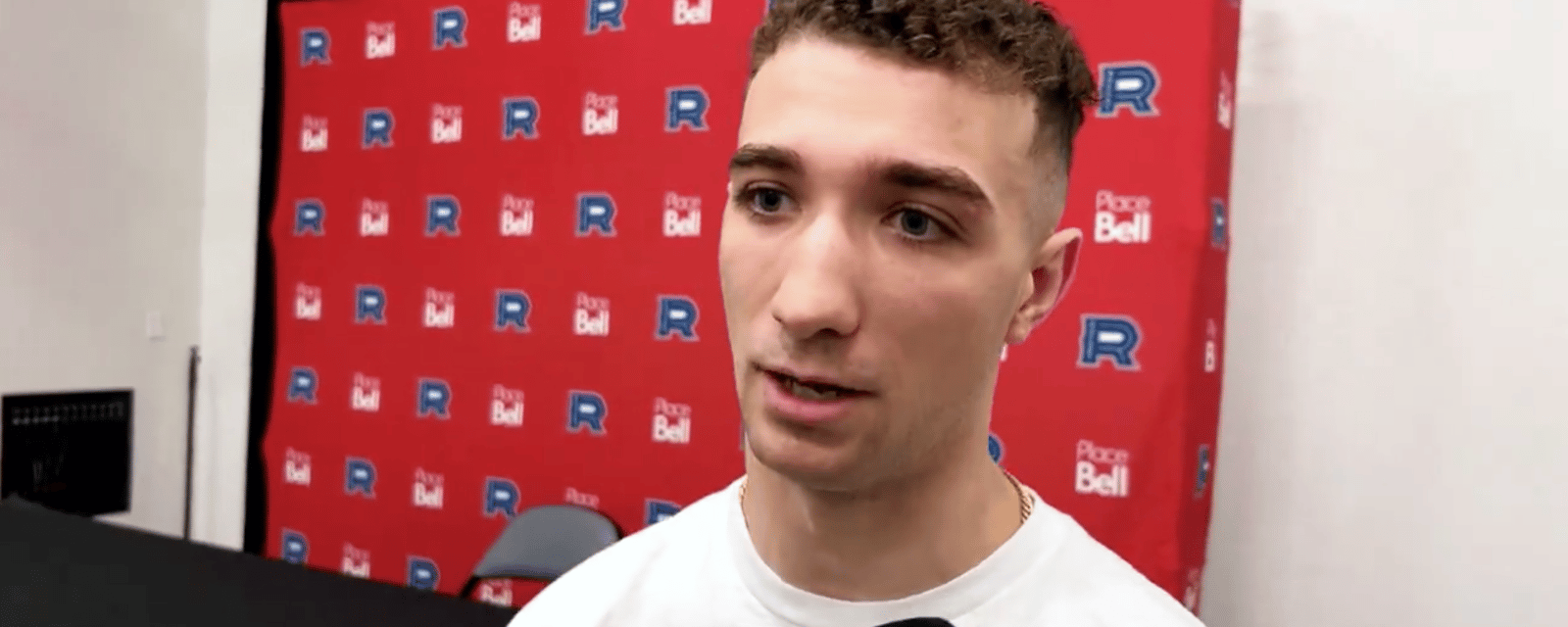 Logan Mailloux dévoile son accent québécois durant une entrevue