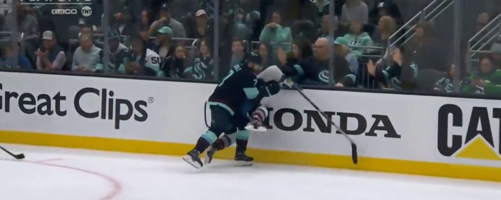 Andrew Cogliano victime d'une fracture du cou après avoir été frappé par Jordan Eberle