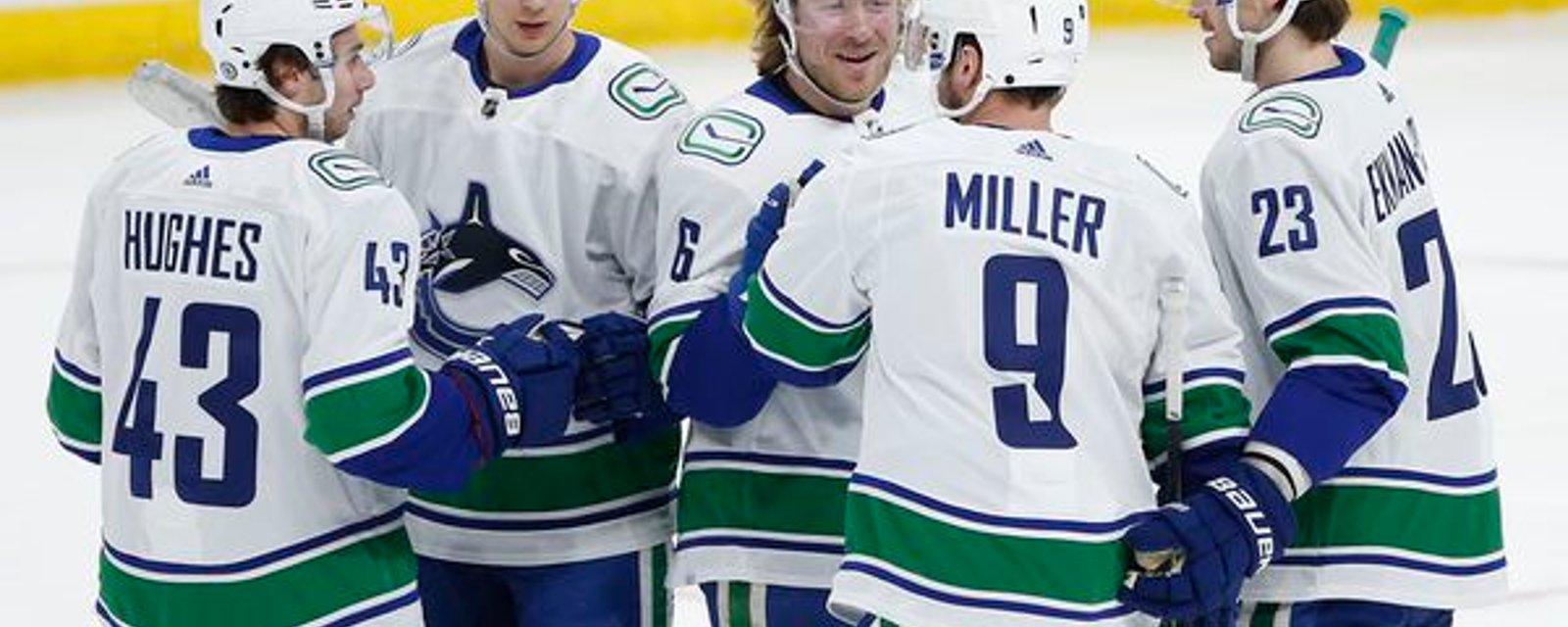 Une autre tuile tombe sur la tête des Canucks!