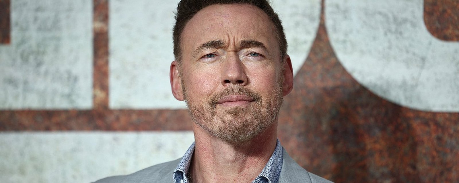 L'acteur Kevin Durand maintient un français impeccable en écoutant une émission bien spécifique à RDS