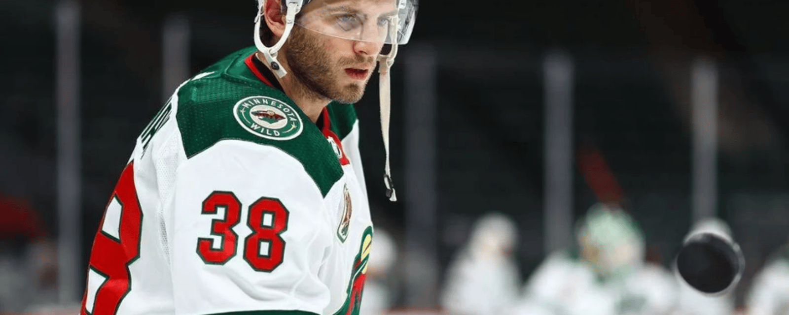 Ryan Hartman admet avoir fait exprès de frapper Cole Perfetti au visage