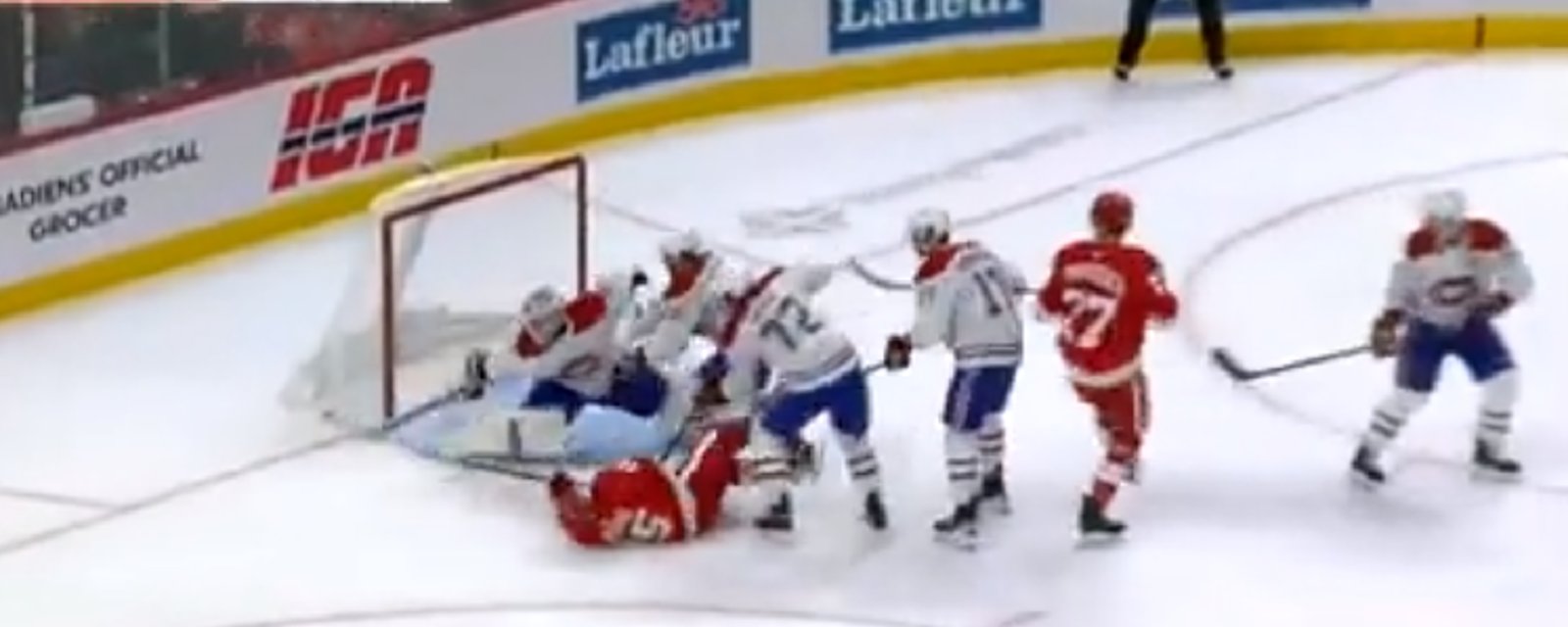 Jake Allen vole un but certain à Jakub Vrana 
