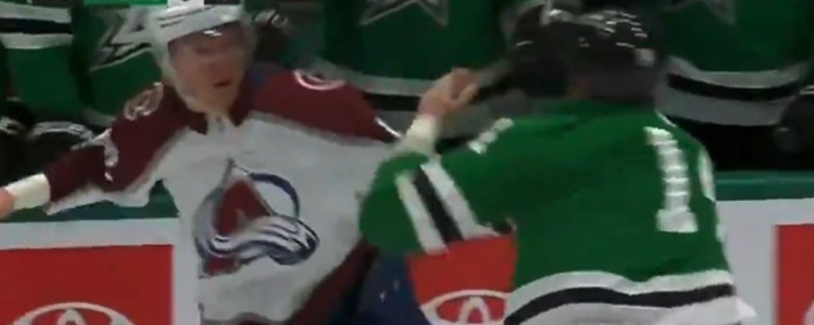 Jamie Benn se fait mettre KO par une droite dévastatrice!