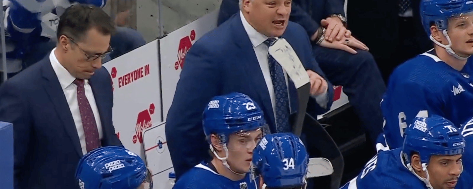 Sheldon Keefe se fait expulser du match 