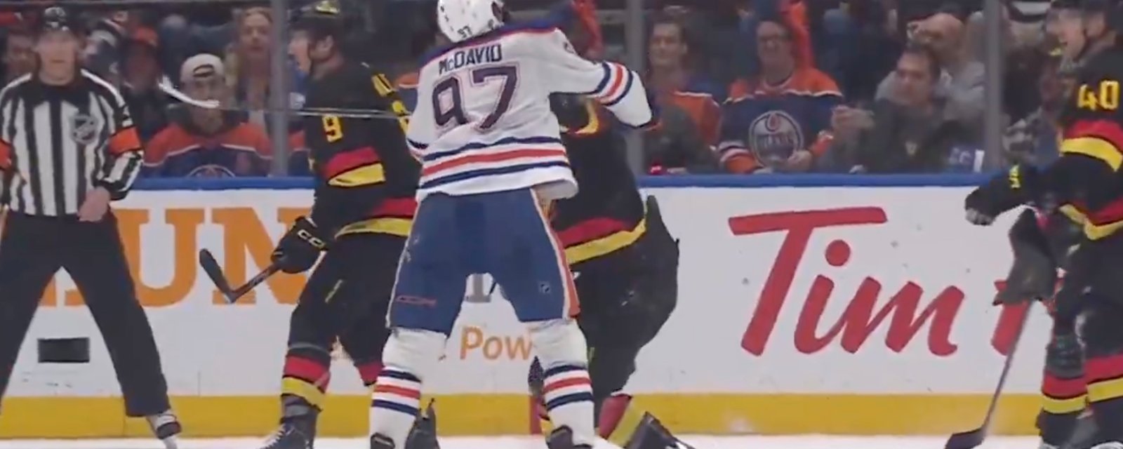 Connor McDavid expulsé du match contre les Canucks