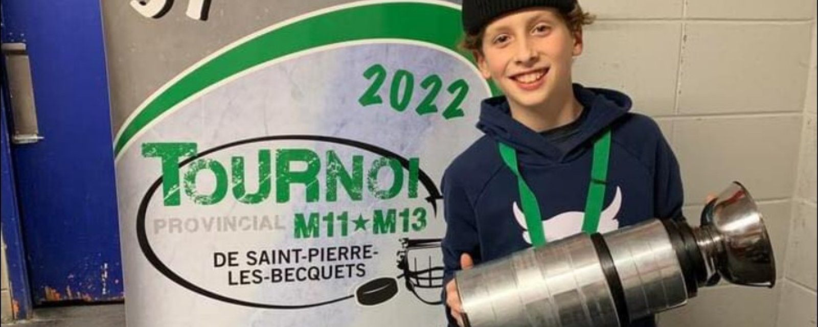 Un jeune joueur de hockey lance un cri du coeur aux parents dans les estrades