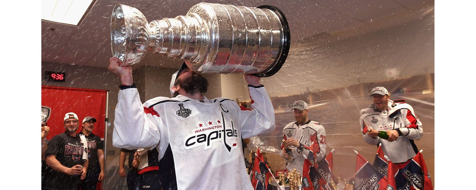 Alex Ovechkin révèle pourquoi son équipe boit fréquemment de la bière dans le vestiaire 