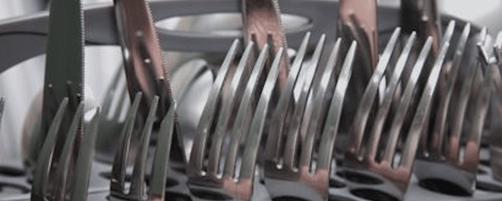 Quelle est la meilleure façon de placer les fourchettes et les couteaux dans le lave-vaisselle?