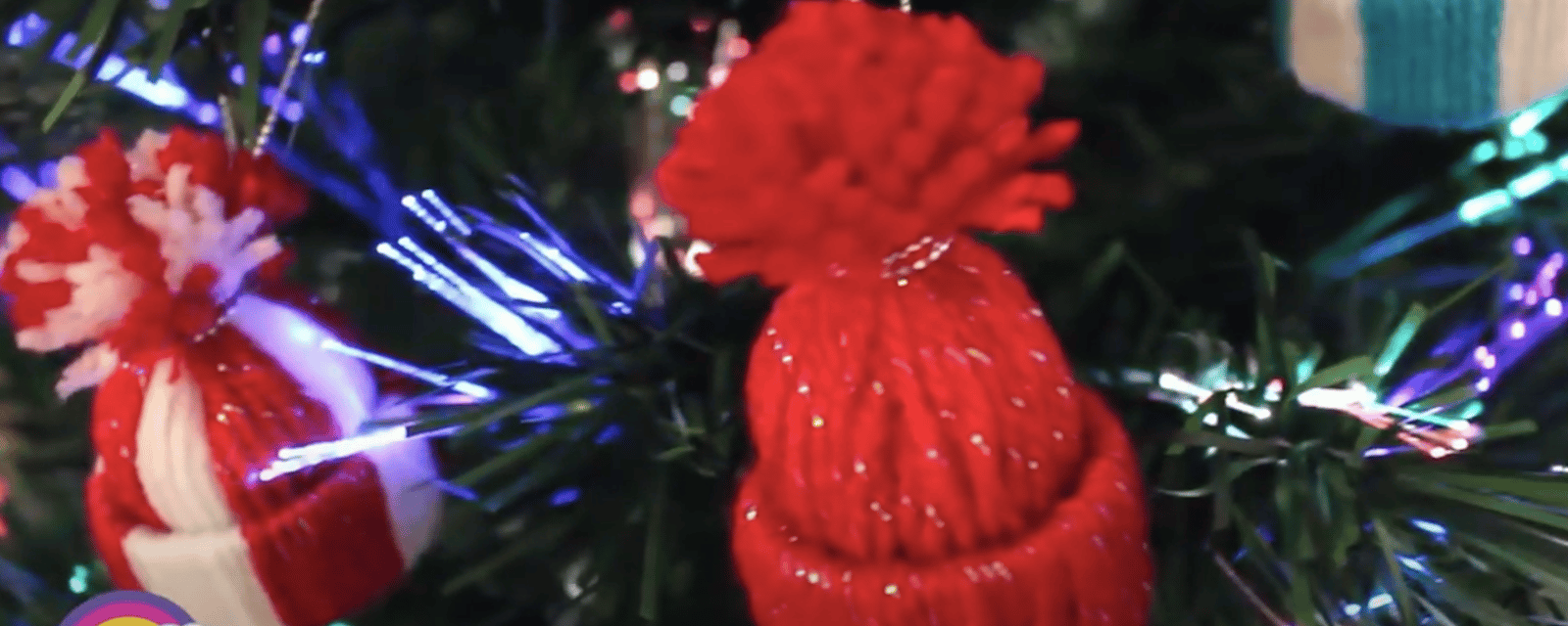 Comment faire des petites tuques pour orner le sapin de Noël