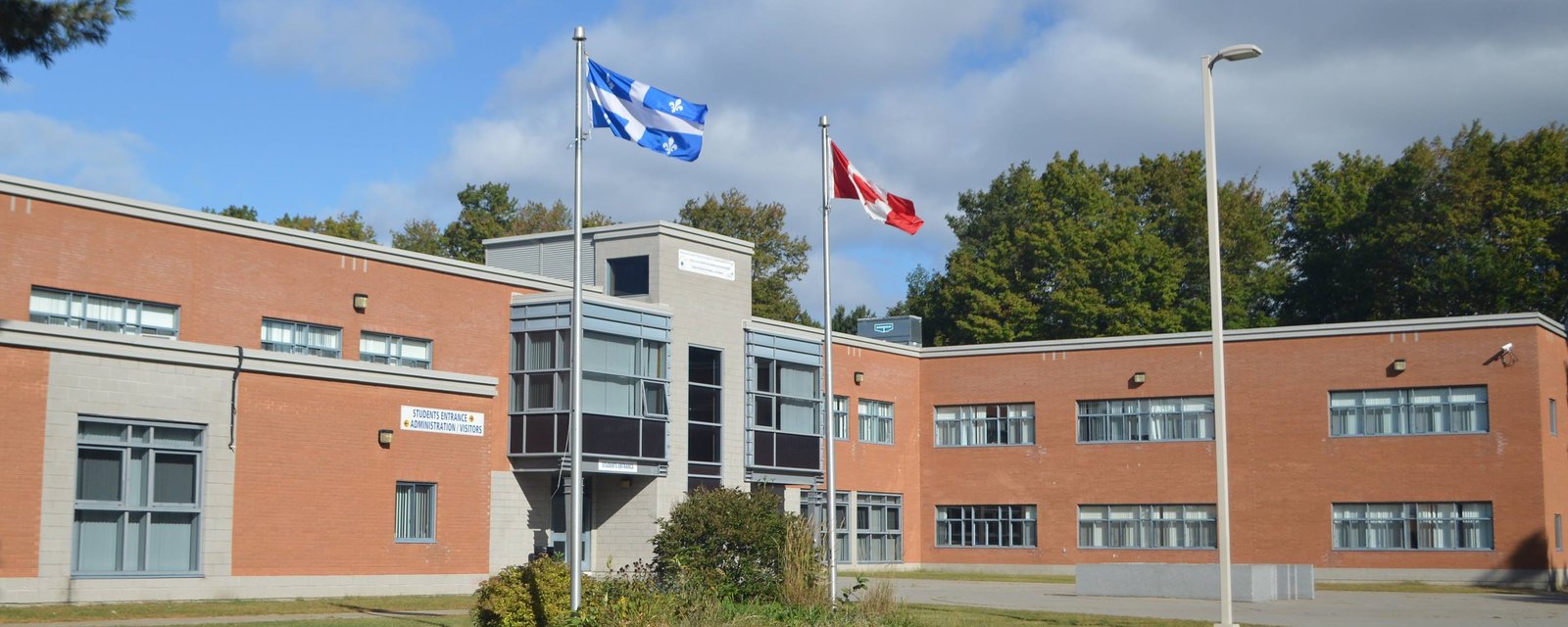 Des parents des élèves d'une école de la Montérégie poursuivent un enseignant pour 1.5 million de dollars 