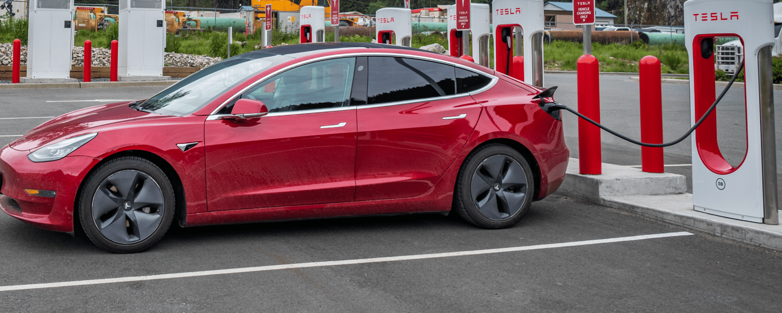 Des milliers de Québécois propriétaires de Tesla pourraient recevoir 23 millions en indemnités. 