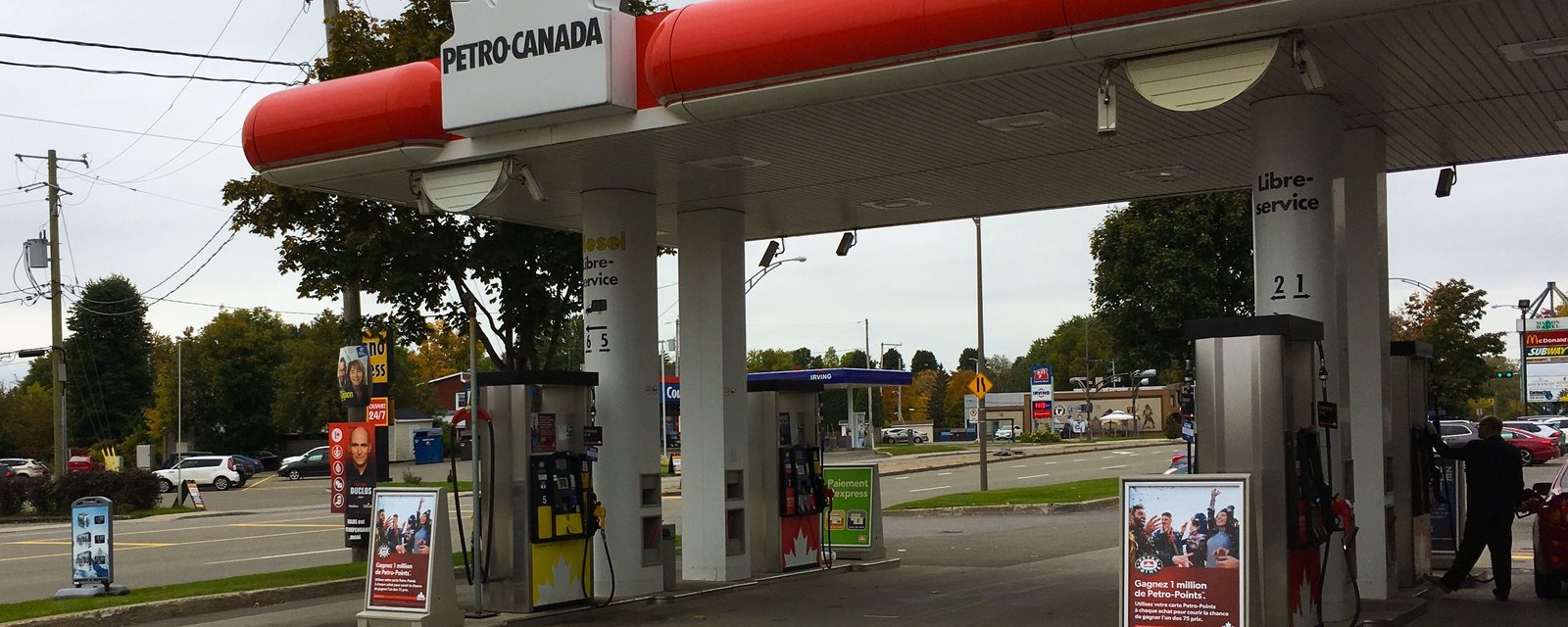 Le prix de l'essence bondit soudainement à l'approche de la longue fin de semaine 