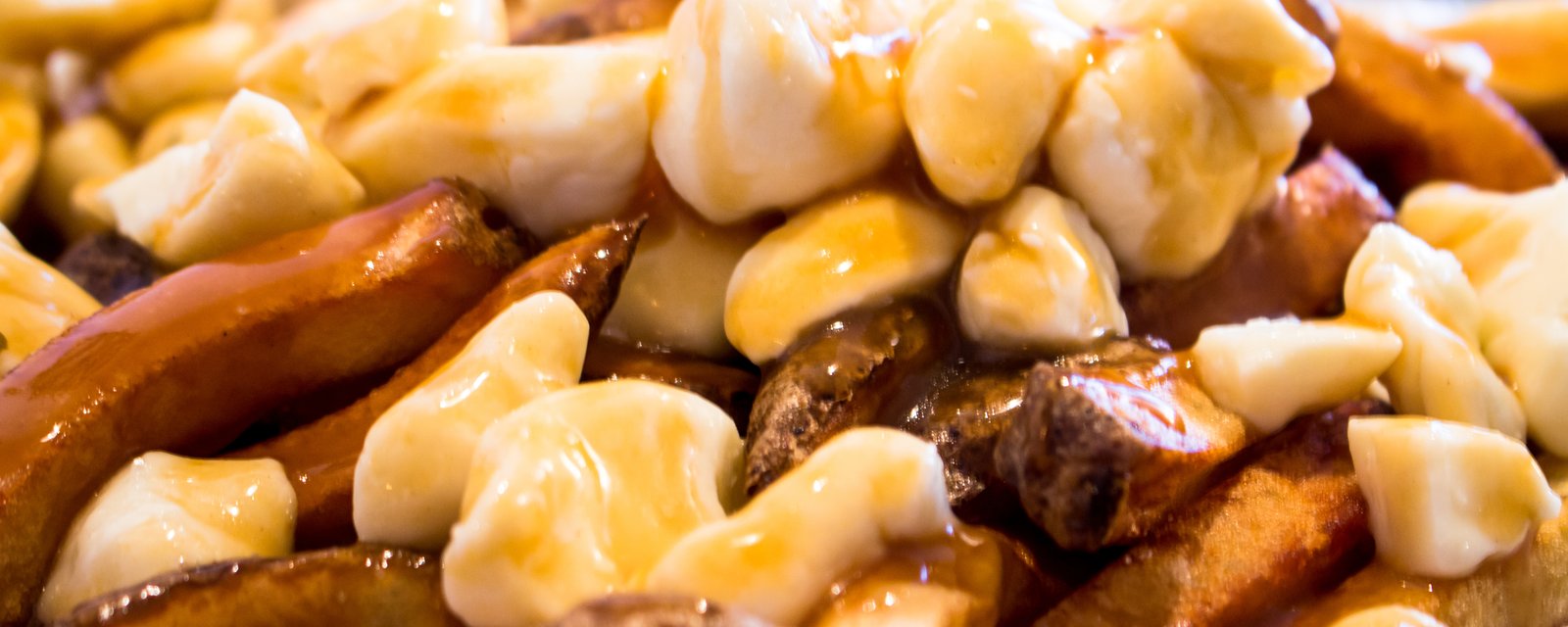 Un restaurant de Drummondville change le nom de sa poutine en soutien à l'Ukraine