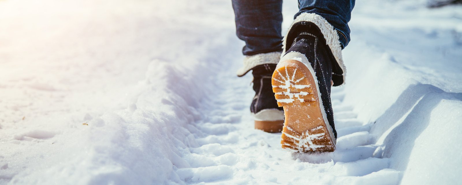 5 bottes d'hiver sur 6 coulent le test d'adhérence à une surface glissante