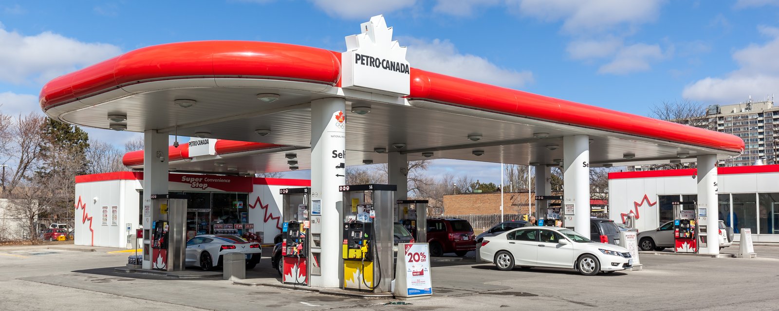 Le prix de l'essence au Québec atteint son plus bas prix depuis février