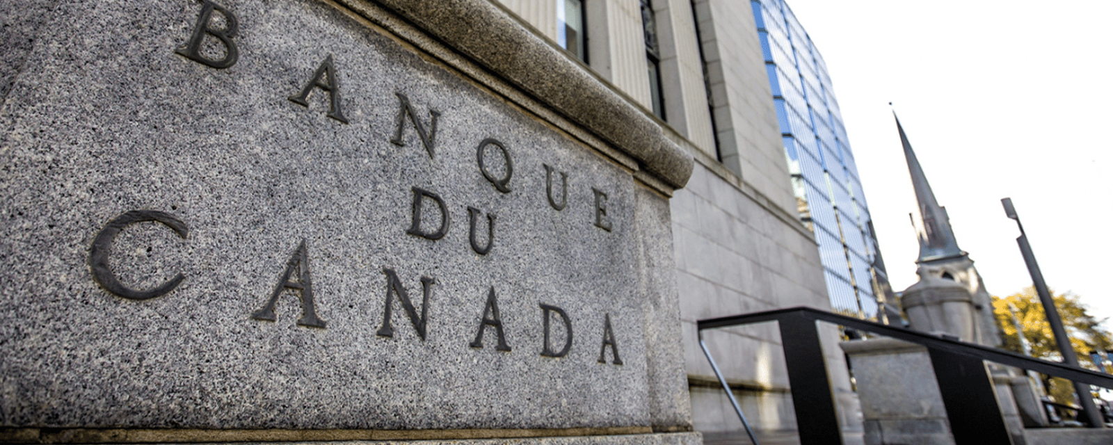 Les taux d’intérêt pourraient rester élevés pendant bien longtemps prévient Banque du Canada 