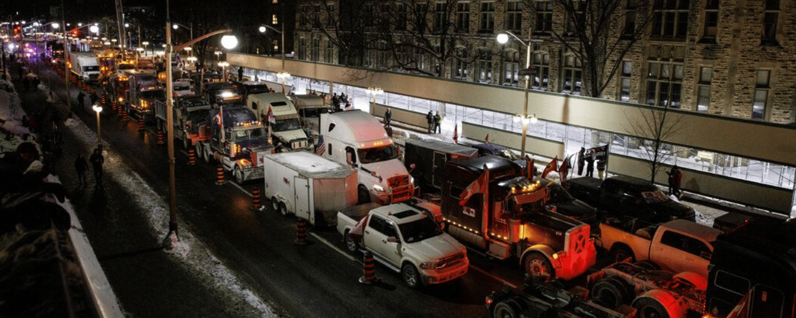 De nombreux camionneurs sont pris à Ottawa sans essence et ne sont pas capables de quitter