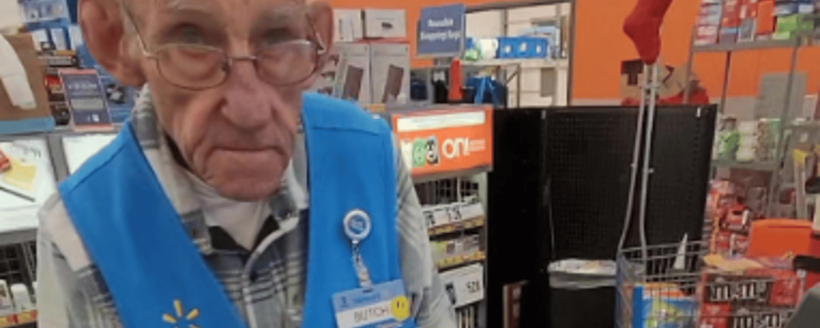 Un employé de 82 ans chez Walmart peut enfin prendre sa retraite grâce à un bon samaritain 