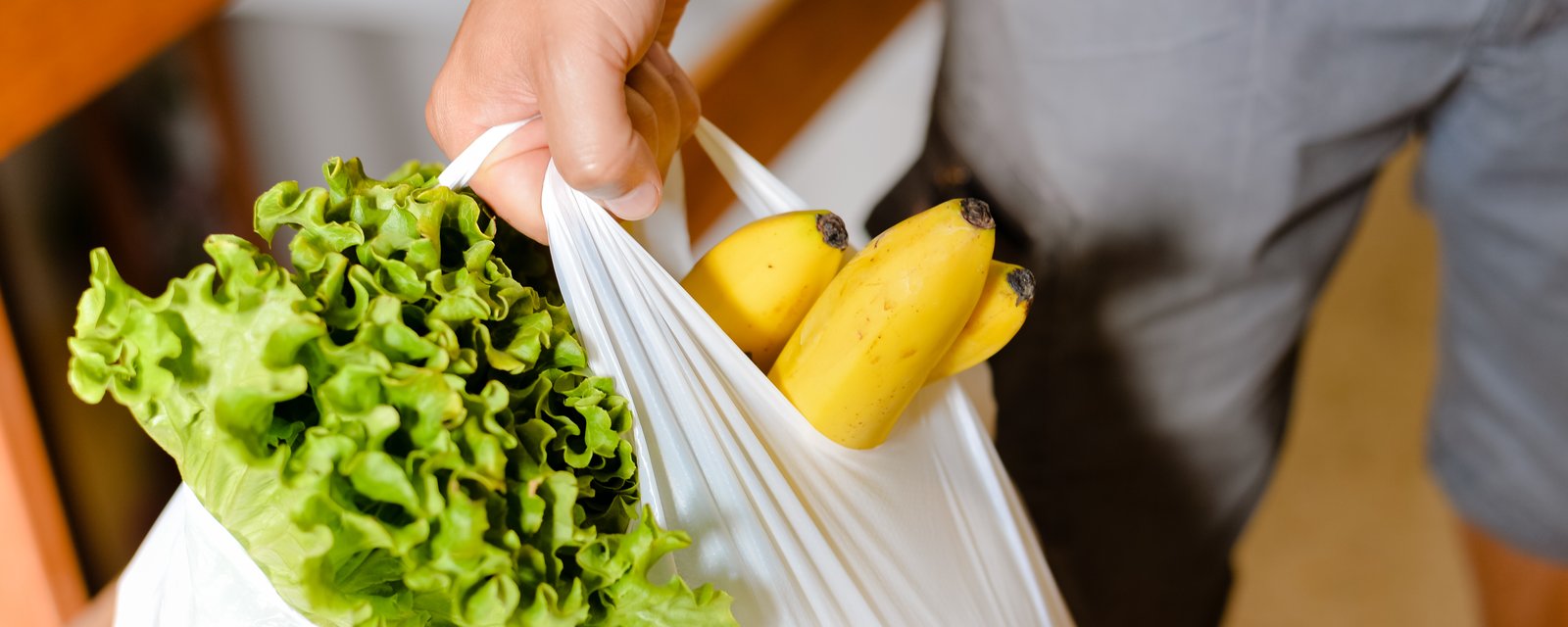 Montréal interdit maintenant les sacs de plastique et d'autres interdictions s'en viennent 