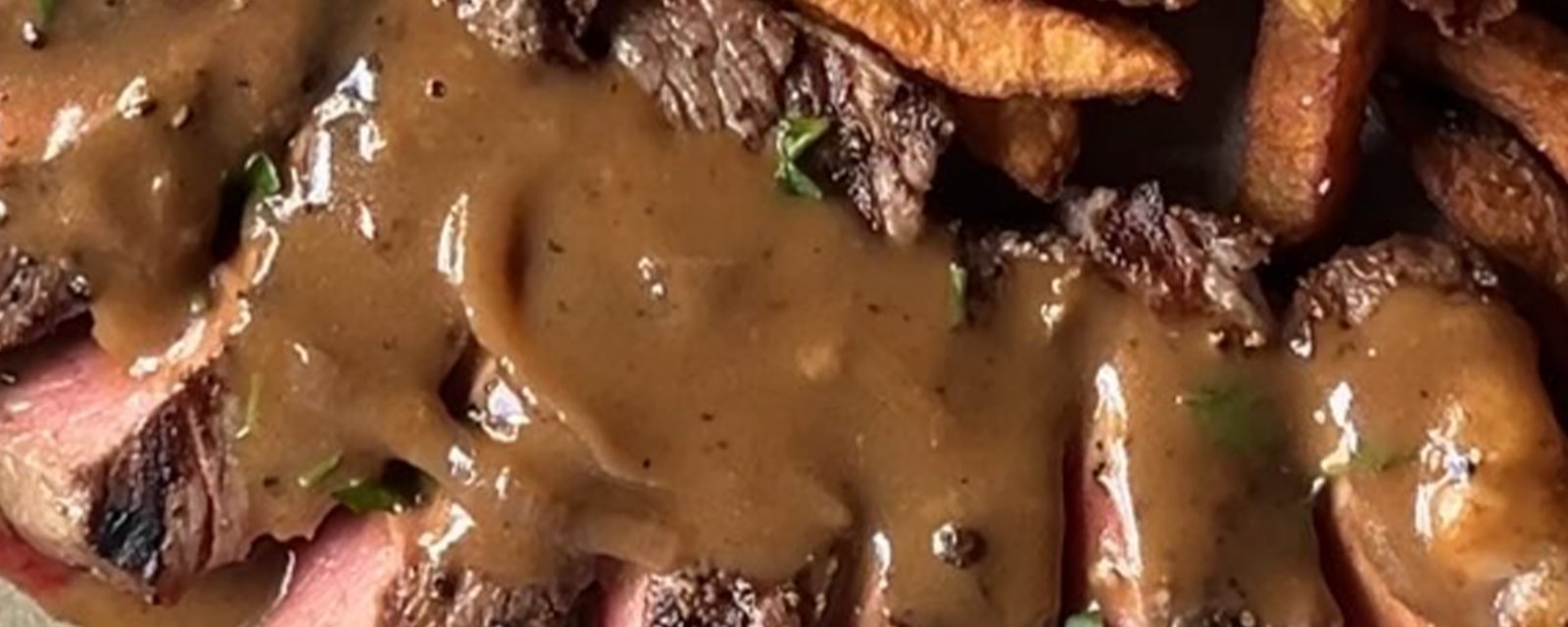 Un restaurant propose du steak frites à volonté à un prix qui fait saliver les Québécois