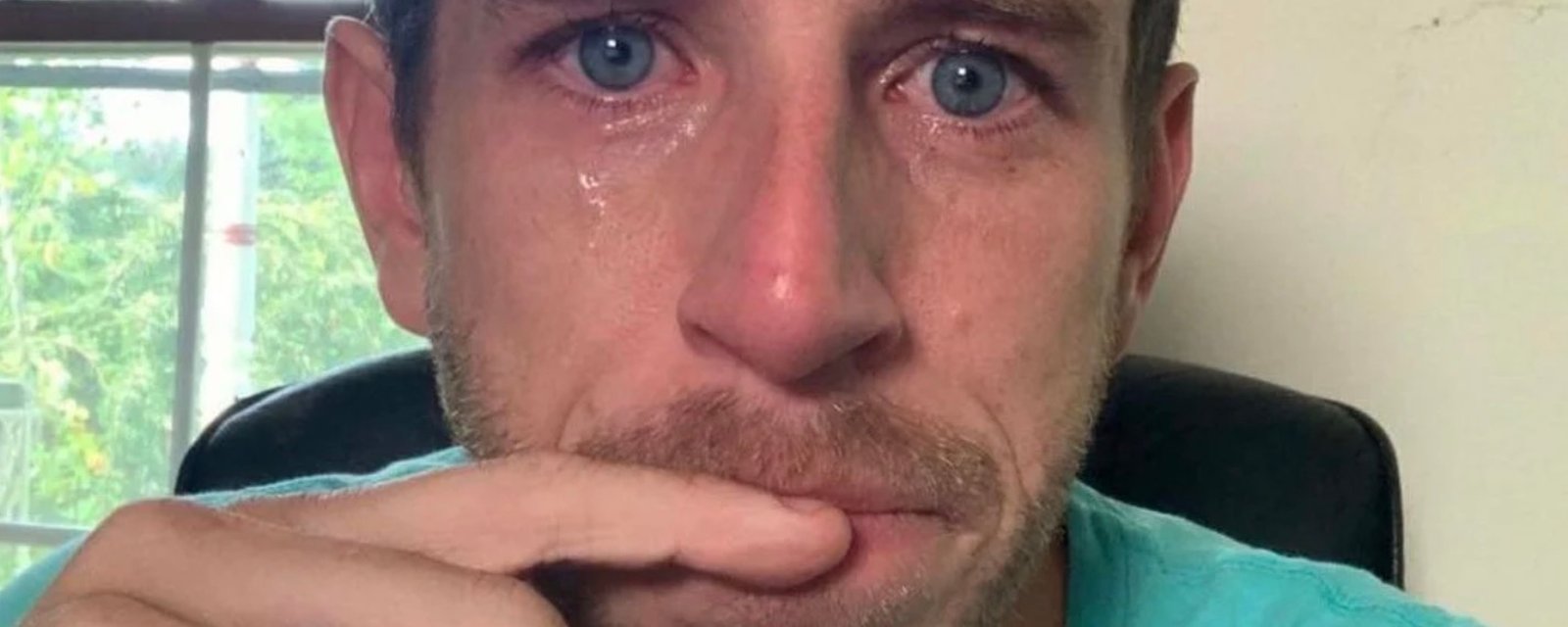 Un PDG soulève la colère en publiant une photo de lui qui pleure après avoir congédié des employés.