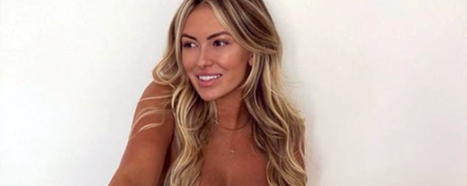 Paulina Gretzky bares it all again, releases new bikini pic on social media