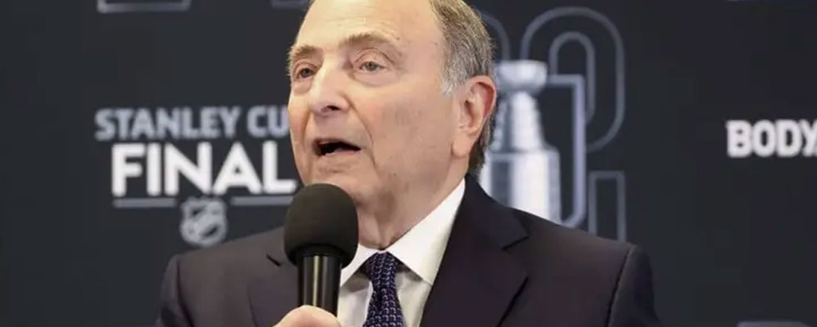 Gary Bettman officially notifies NHL that he will retire