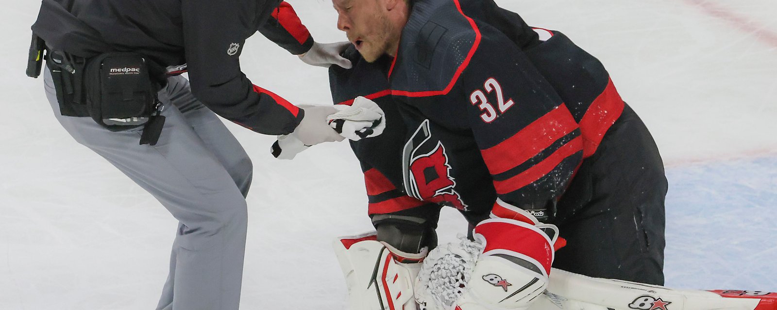 Hurricanes choose starting goalie after change in Antti Raanta’s status