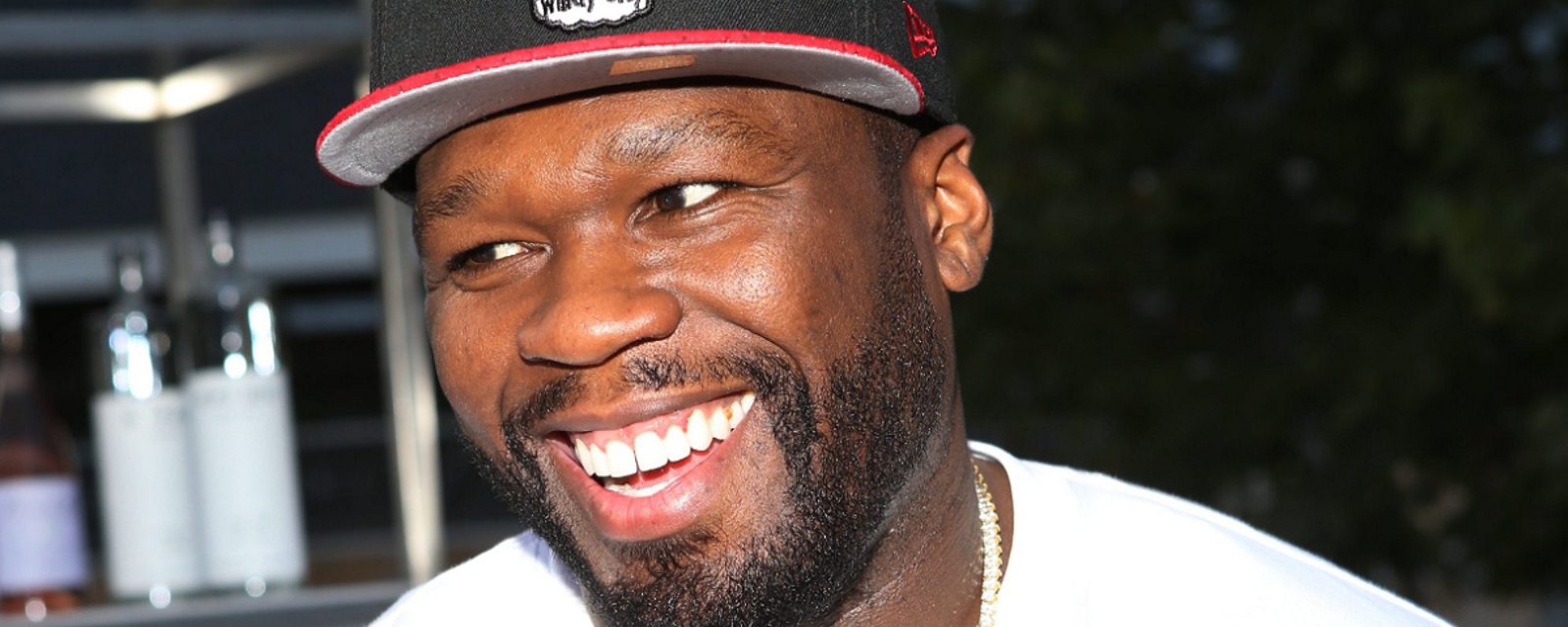 50 Cent appears to use Maple Leafs to taunt fans in Boston.