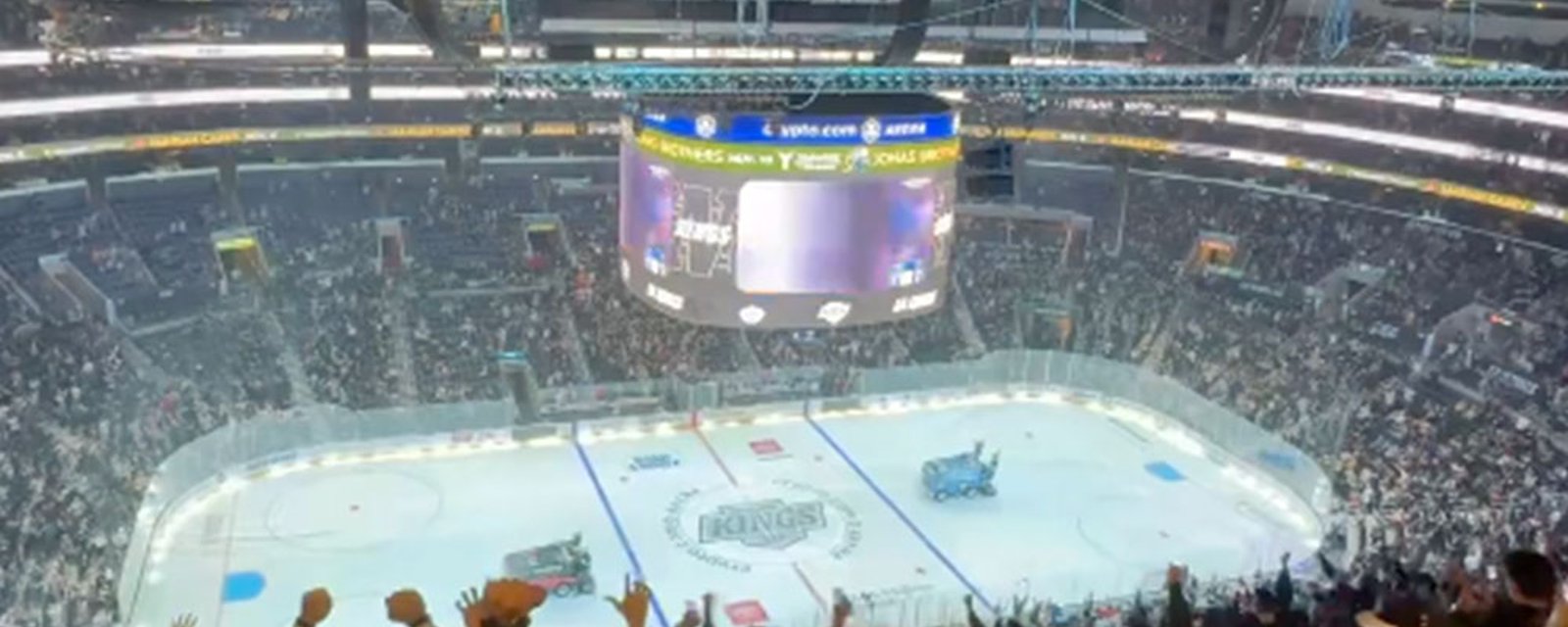 Kings fans go nuts during game when Dodgers win the World Series