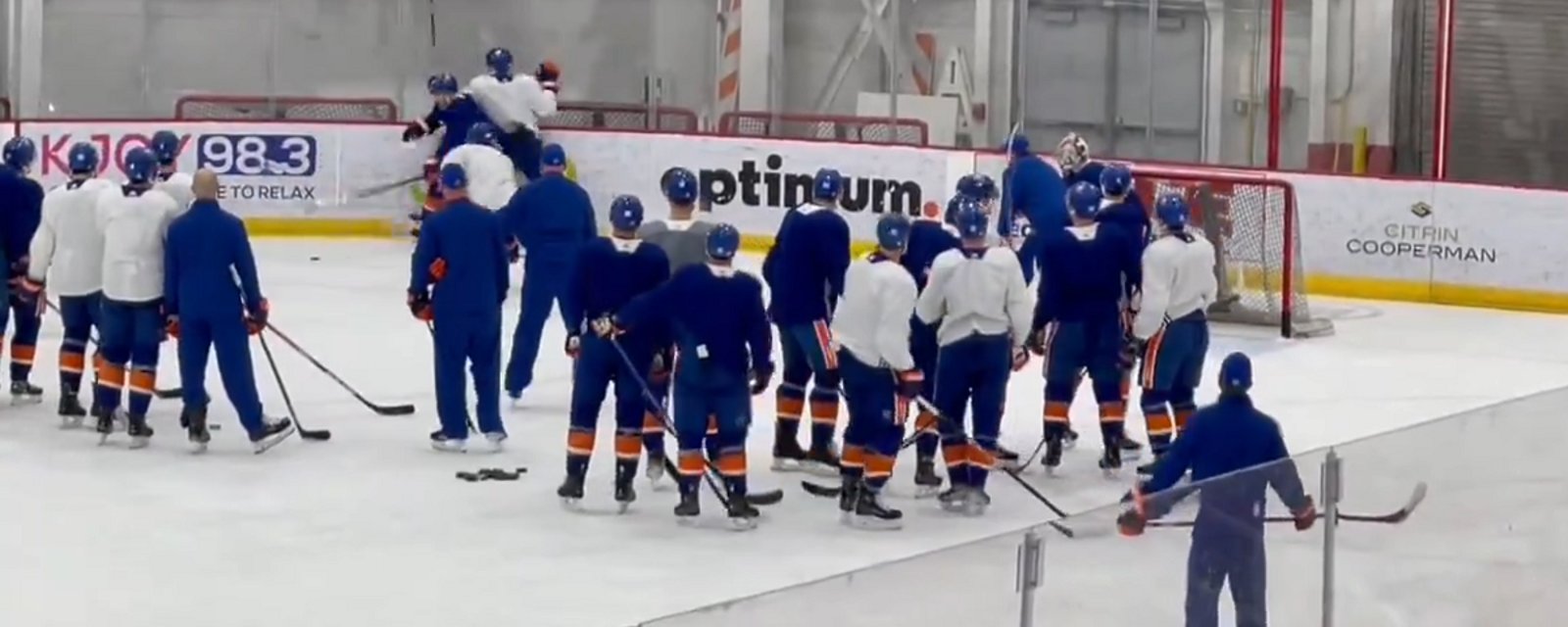 Patrick Roy gets loud in first ever practice with Islanders.