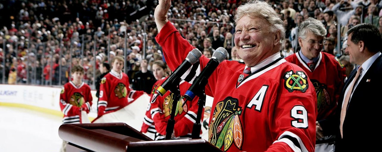Blackhawks make a stunning announcement involving Bobby Hull.