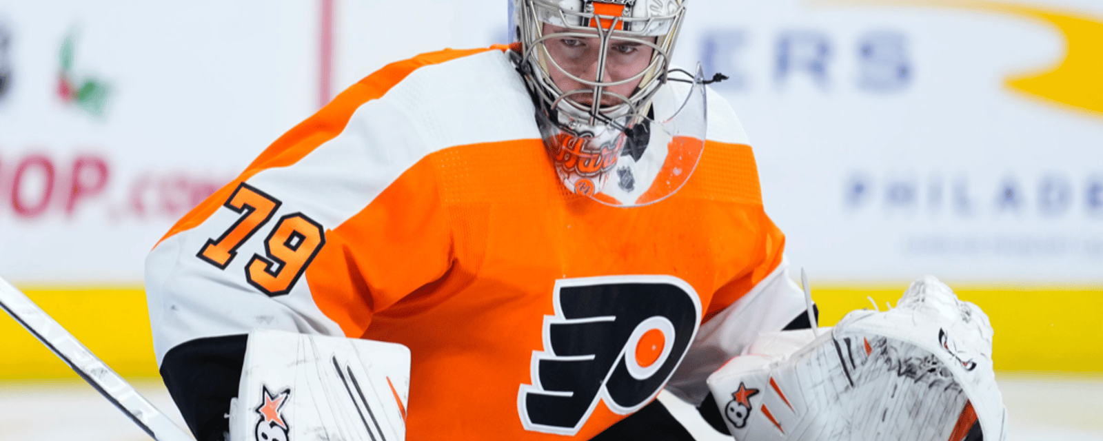 Carter Hart forced from Flyers game after injury 