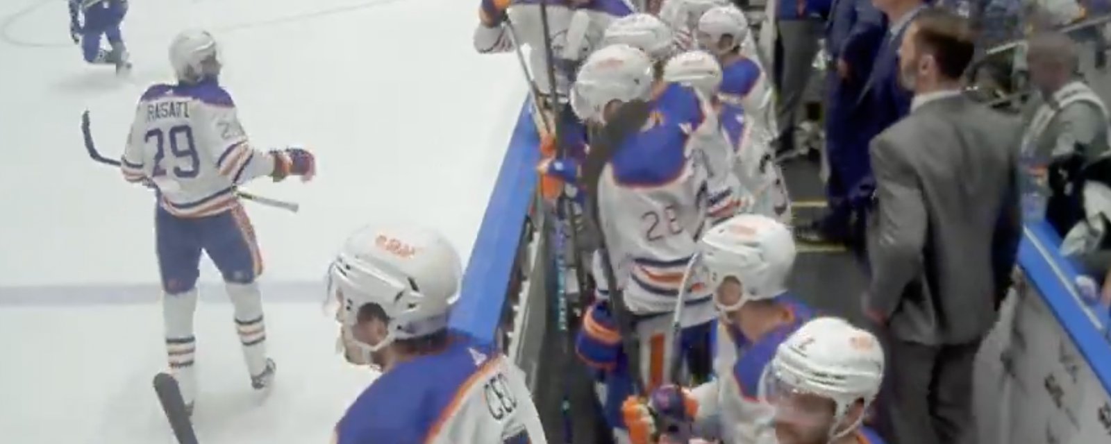 Leon Draisaitl leaves Oilers mid-game with mystery issue