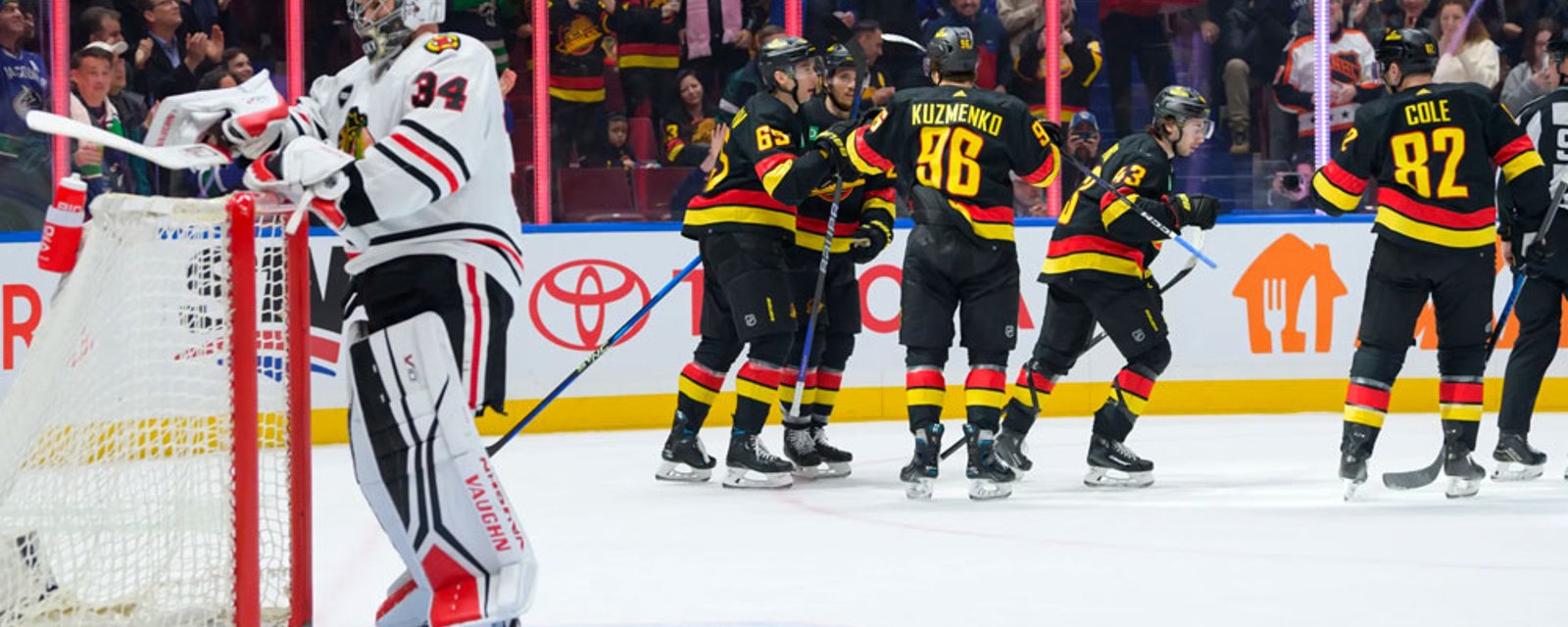 8 year old kid absolutely decimates the Blackhawks on jumbotron