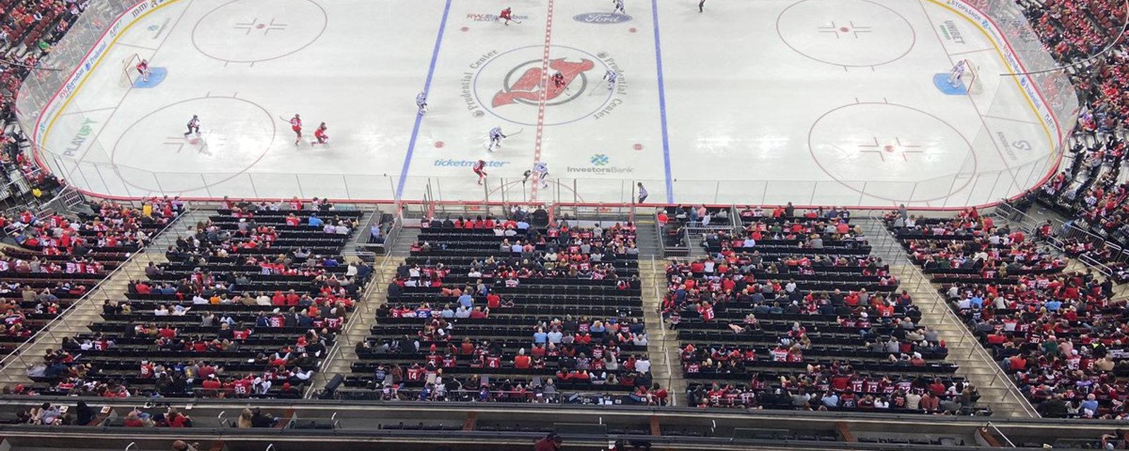 Devils chant “Rangers suck, Islanders swallow” during Hawks game