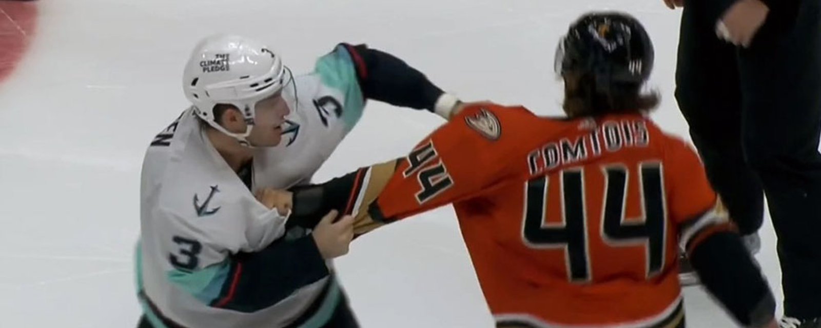 Max Comtois and Will Borgen drop the gloves in a spirited scrap