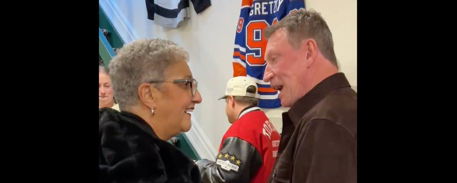 Wayne Gretzky insults Paul Bissonnette in front of Biz’s mother!